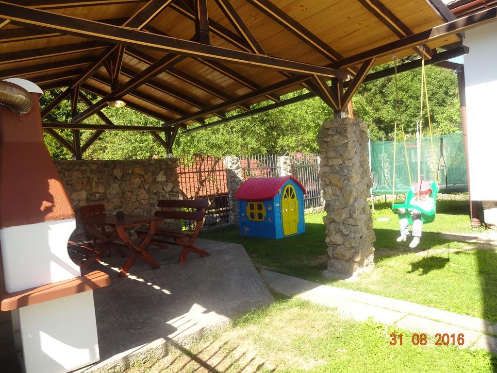 Chalupa Pri Vodopade Lúčky エクステリア 写真